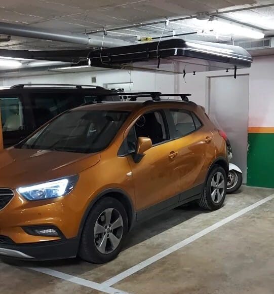 almacenamiento con poleas en el techo