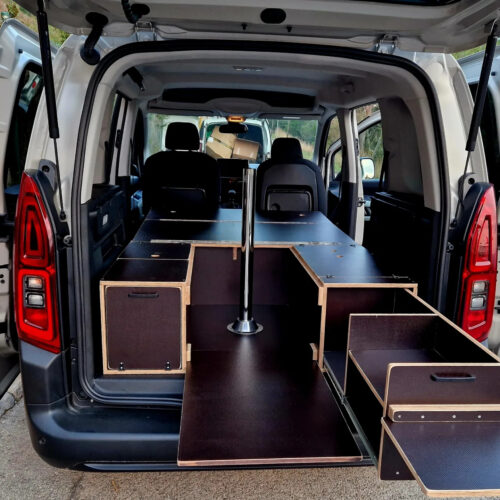 kit mueble camper para furgoneta pequeña en madera fenólica con colchón